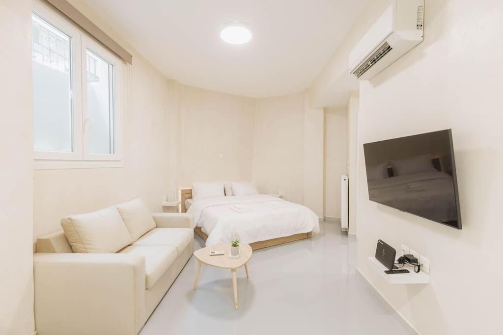 Modern Hiding Place In The Heart Of เอเธนส์ ภายนอก รูปภาพ