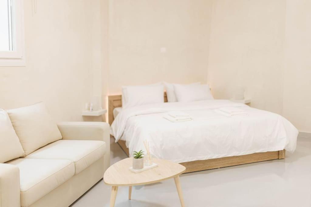 Modern Hiding Place In The Heart Of เอเธนส์ ภายนอก รูปภาพ