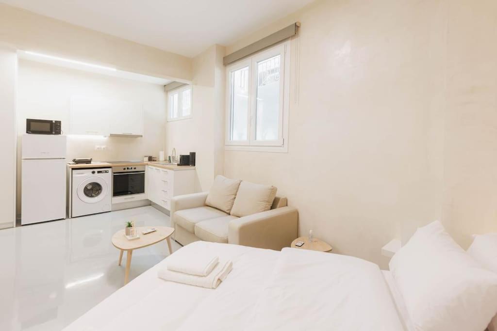 Modern Hiding Place In The Heart Of เอเธนส์ ภายนอก รูปภาพ