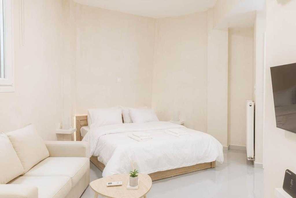 Modern Hiding Place In The Heart Of เอเธนส์ ภายนอก รูปภาพ