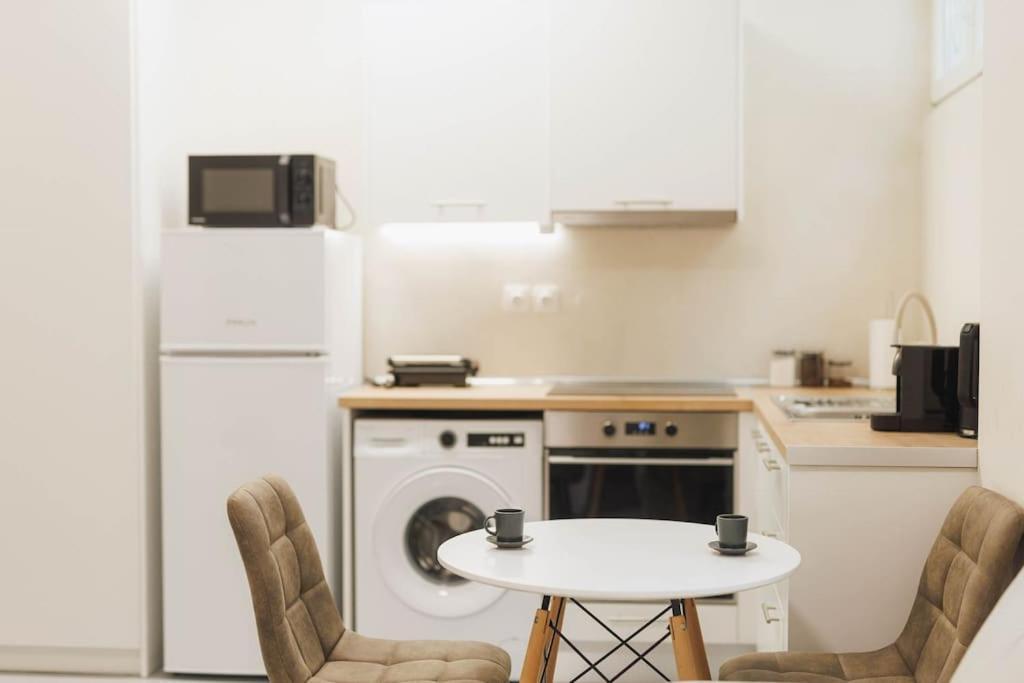 Modern Hiding Place In The Heart Of เอเธนส์ ภายนอก รูปภาพ