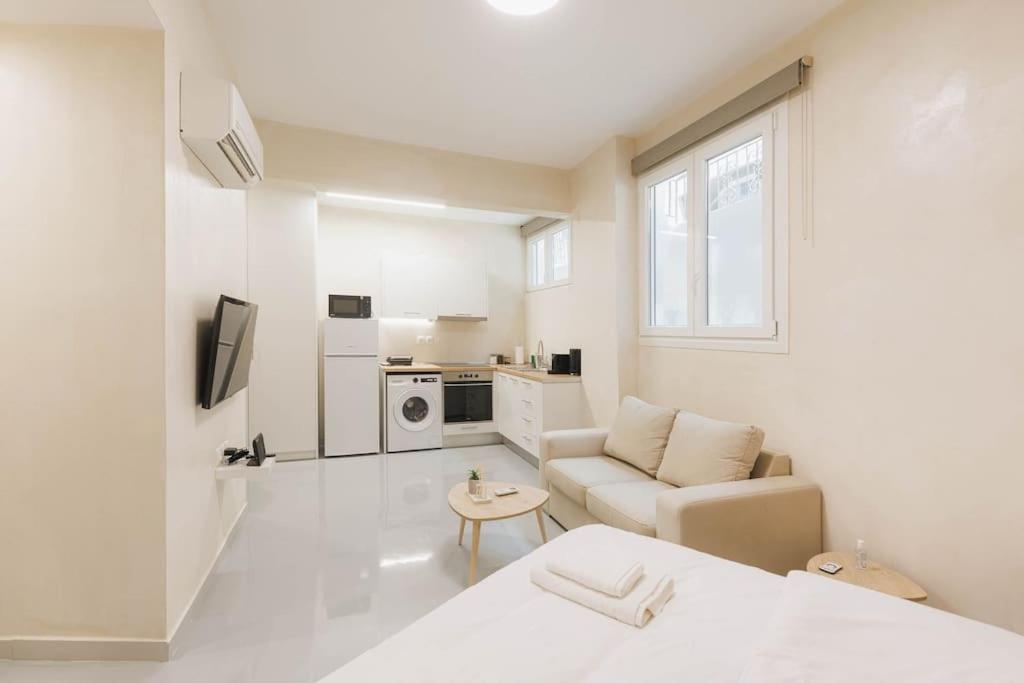 Modern Hiding Place In The Heart Of เอเธนส์ ภายนอก รูปภาพ